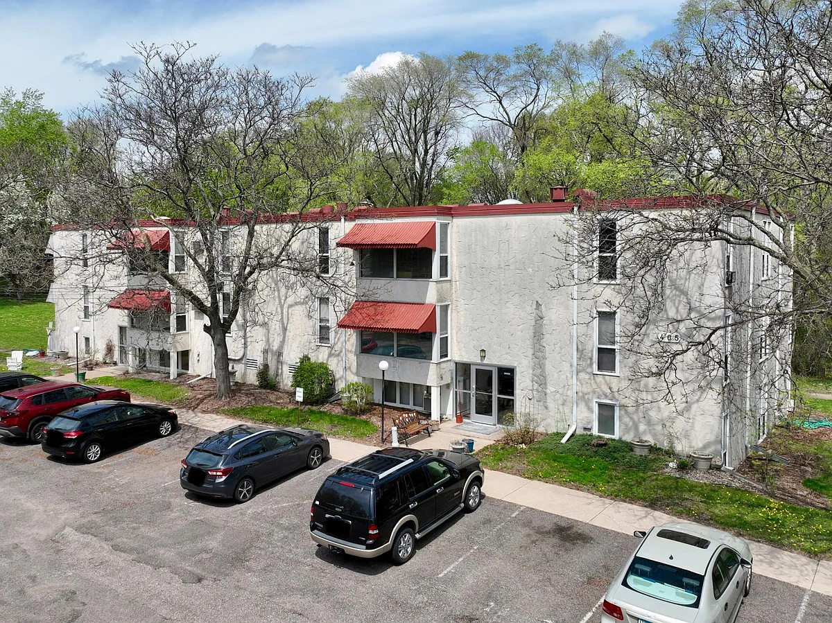 Building Photo - 405 10th Ave N #104