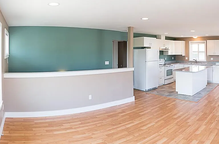 2221 E Thomas St #3 — Photo 2