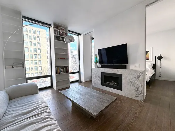 287 E Houston St #3A, New York, NY 10002