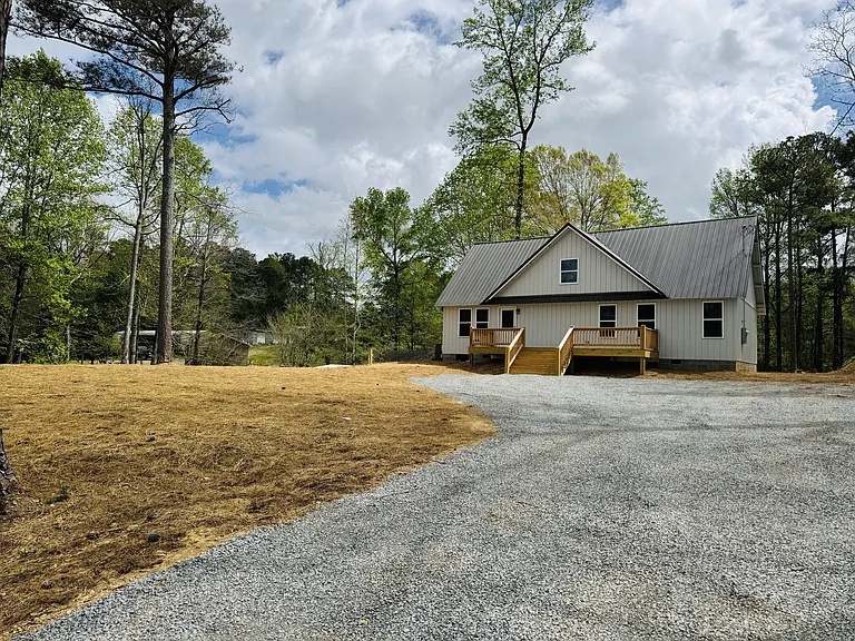 221 Sheffield Dr — Photo 3