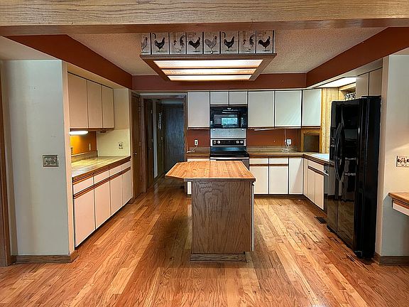 3rd image of 2257 E Gentle Oaks Ln