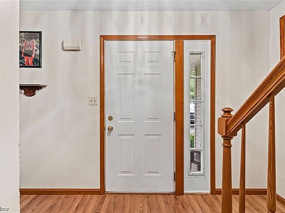 4th image of 849 Robinwood Ave