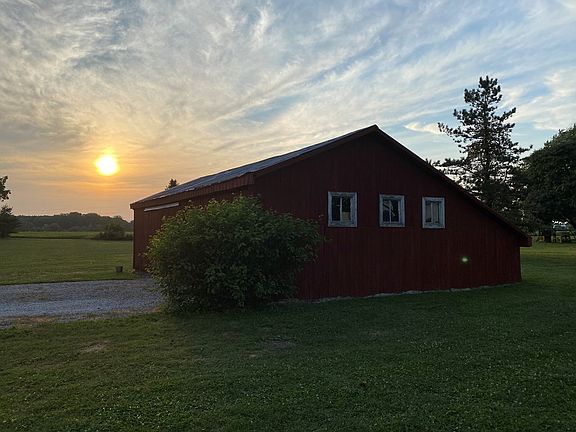 2nd image of 1142 Township Road 793
