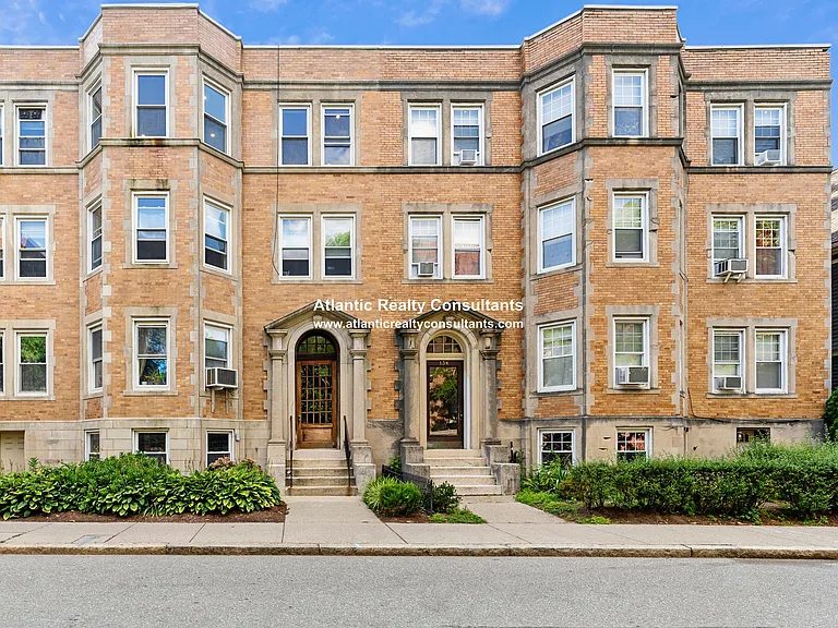 134 Pleasant St #3 — Photo 16