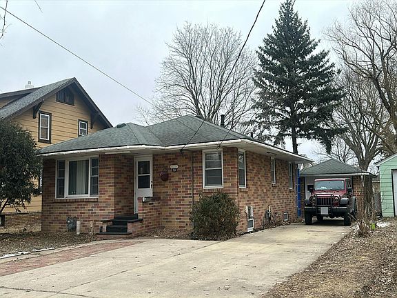 2nd image of 506 12th St NE