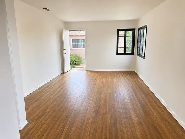 8923 Reading Ave — Photo 2