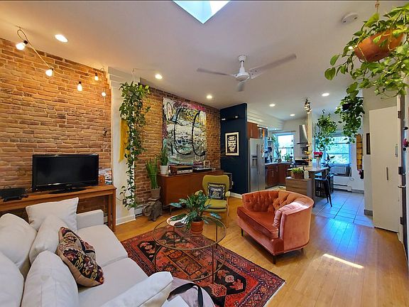 3rd image of 132 Underhill Ave APT 3