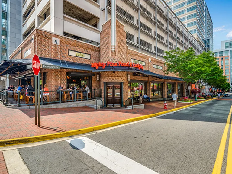 Nearby Dining & Shopping at Reston Town Center