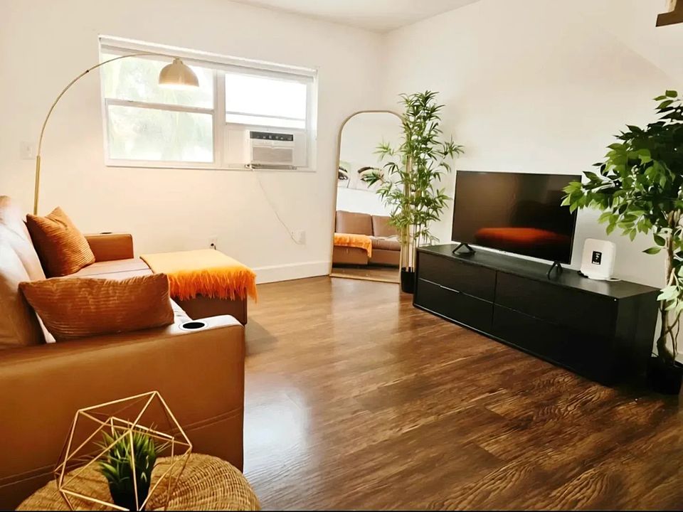 1st image of 421 NE 68th St APT 10