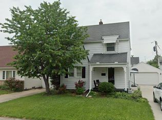 617 Robindale Ave, Oregon, OH 43616