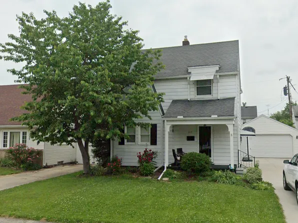 617 Robindale Ave, Oregon, OH 43616