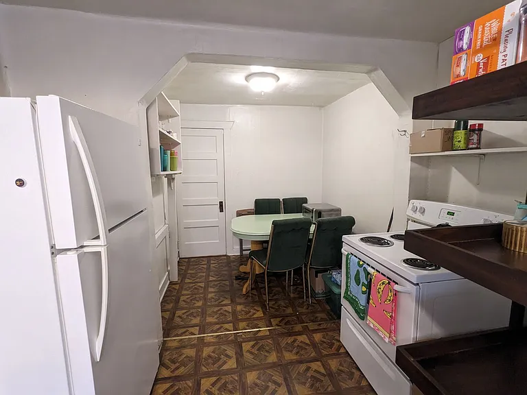 226 N Line St — Photo 5