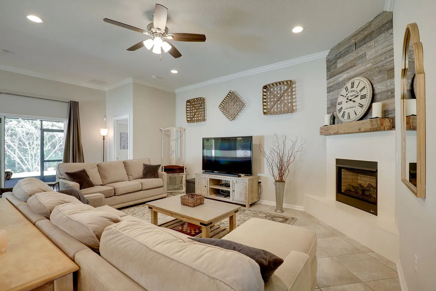 3 bed, 2.0 bath, 1603 sqft, $5,289 — Photo 2