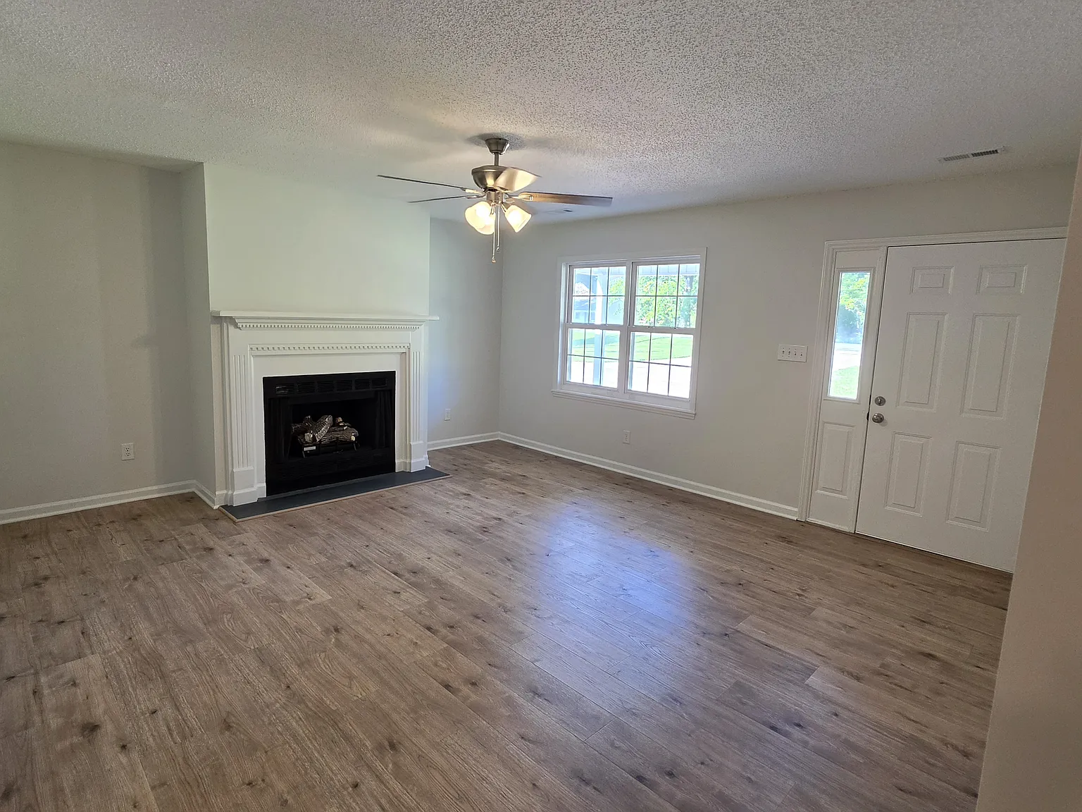 3 bed, 1652 sqft, $2,250 — Photo 2