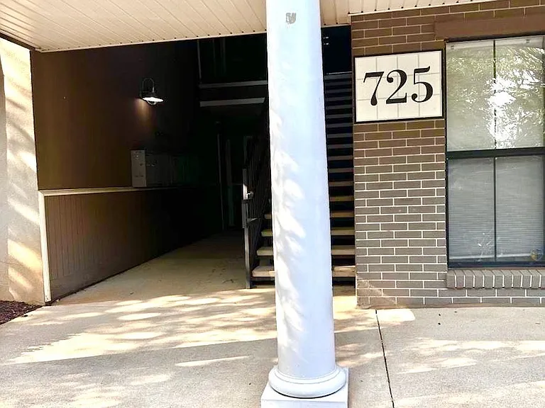 725 Walker Sq #1A — Photo 5