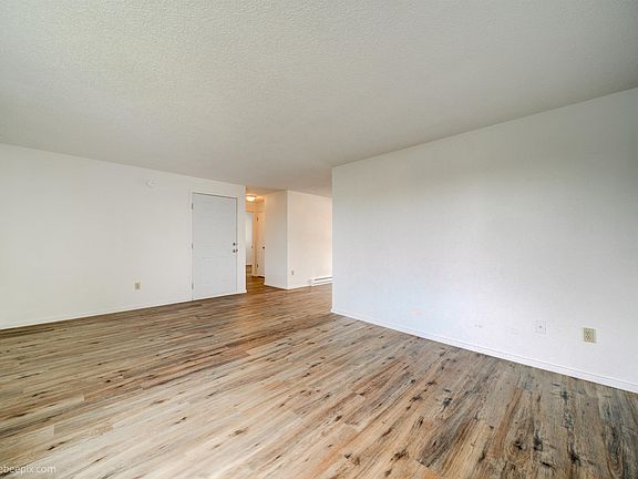 5th image of 6131 N Addison St #6133/6135-N