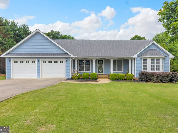 331 Highland Ridge Dr, Hartwell, GA 30643