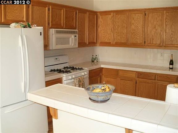 2nd image of 1740 Altamont Cir