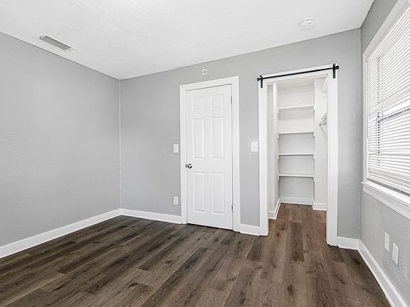 4th image of 5823 39th St N