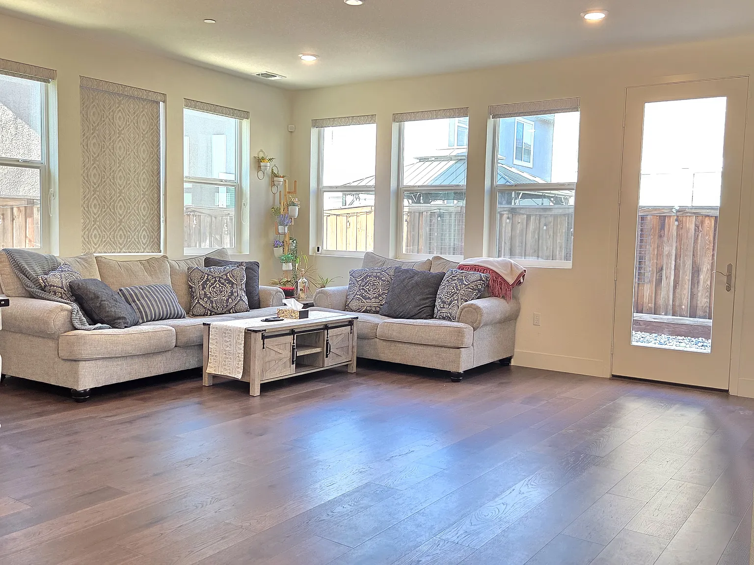 4 bed, 2189 sqft, $3,100 — Photo 2