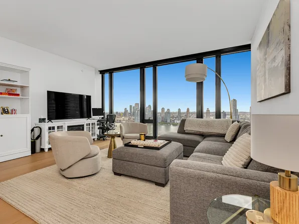 695 First Avenue image 2 of 20