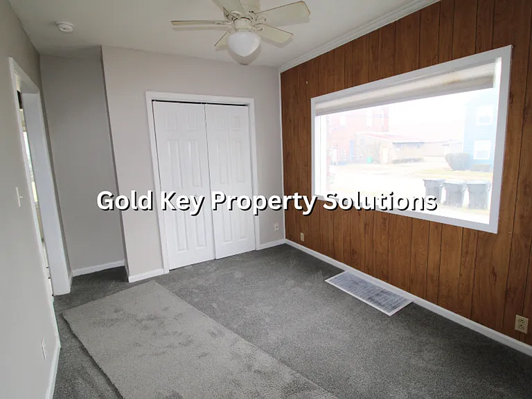 117 E John St — Photo 11