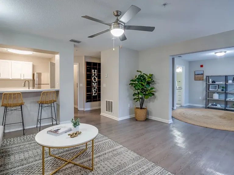 The Monroe Apartment Homes — Photo 11