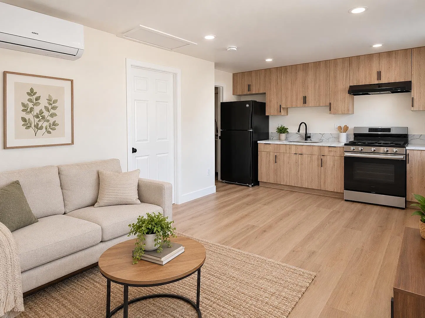 1 bed, 400 sqft, $2,100 — Photo 3