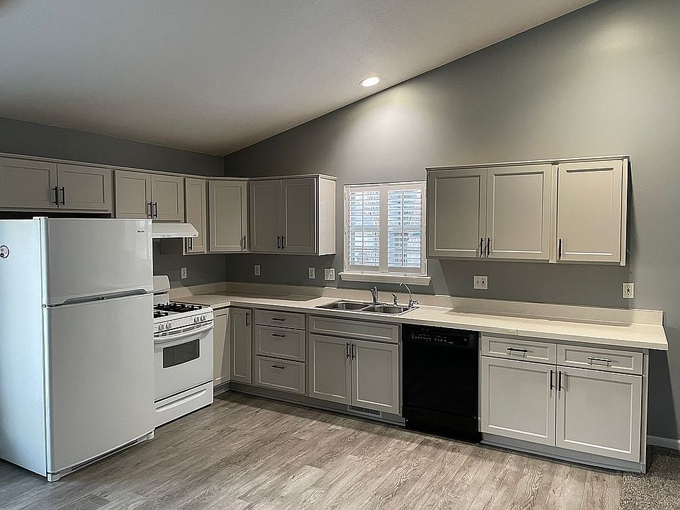 1st image of 3656 Fernwood Dr