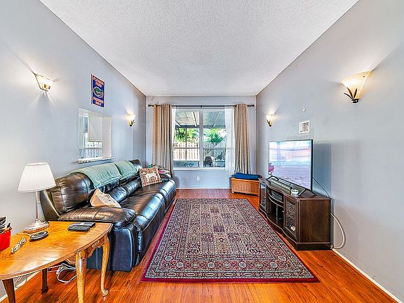 2nd image of 108 Woodlake Cir
