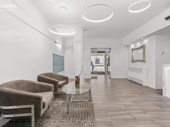 224 East 52nd Street image 22 of 23