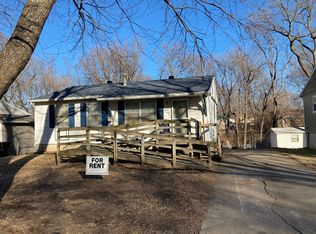 864 SE Brookside Dr, Topeka, KS 66607