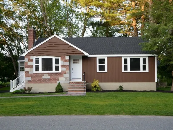 11 Pleasant St, North Reading, MA 01864