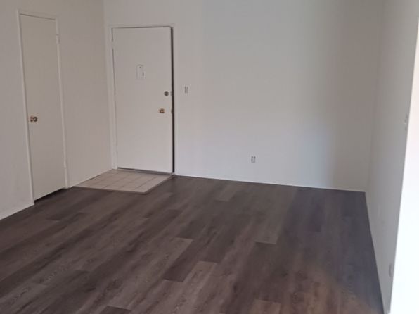 1120 N Fuller Ave APT 207