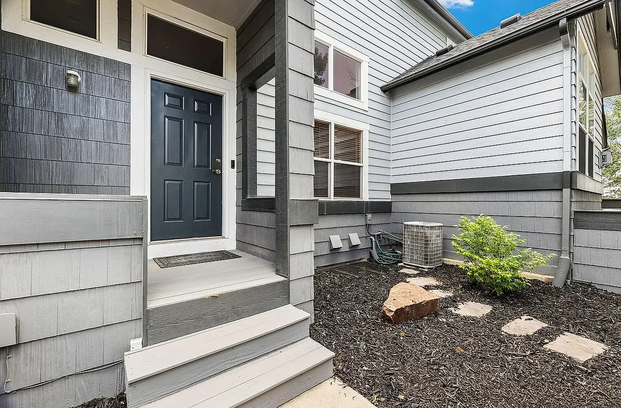 3 bed, 2.5 bath, 2000 sqft, $2,800 — Photo 2