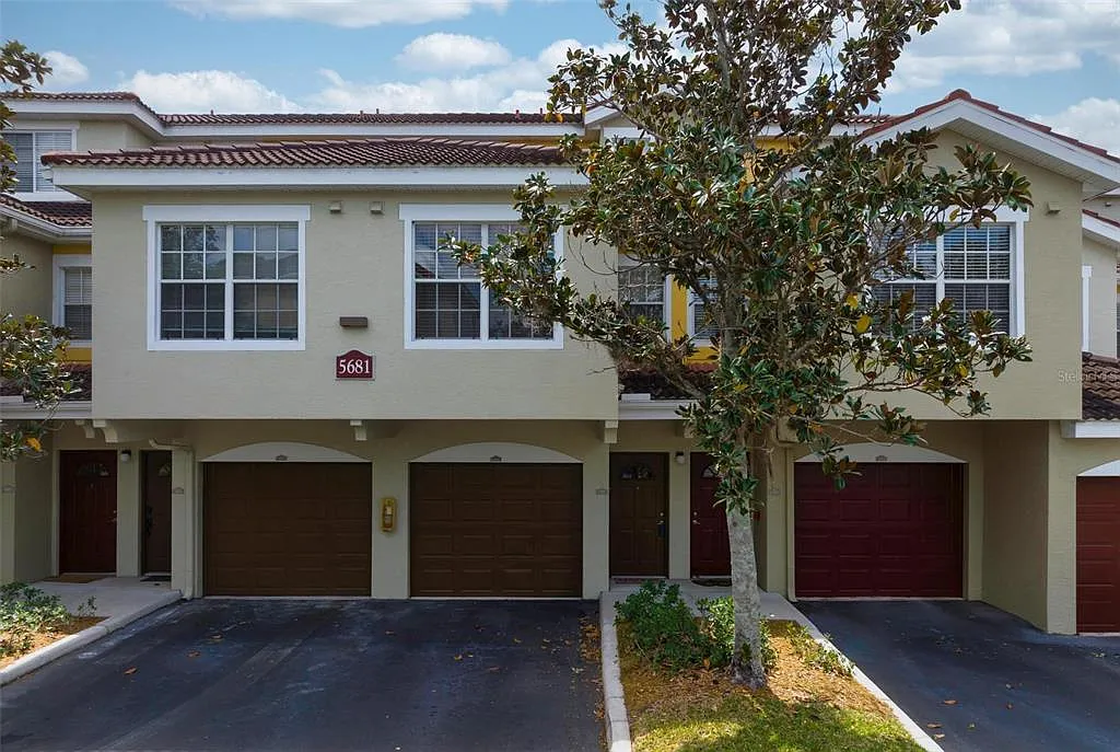 2 bed, 2.0 bath, 1246 sqft, $2,200 — Photo 1