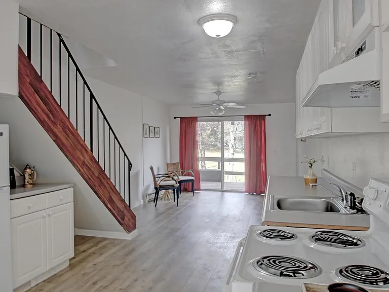 19096 Dyer Ct #5 — Photo 4
