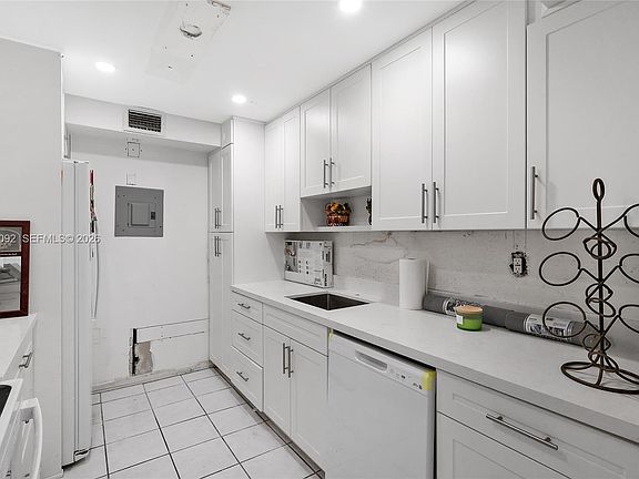 5th image of 7933 West Dr APT 819
