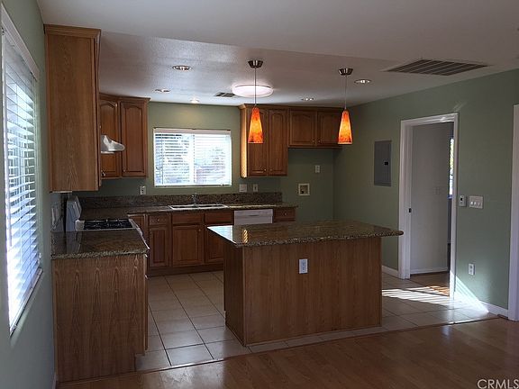 4th image of 2818 Fairgreen Ave
