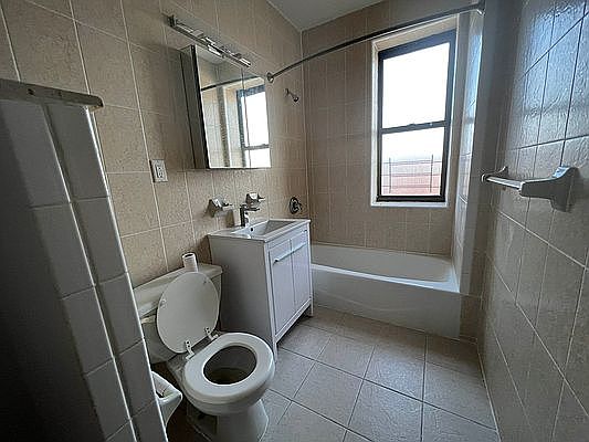4th image of 40-66 Ithaca St #6F