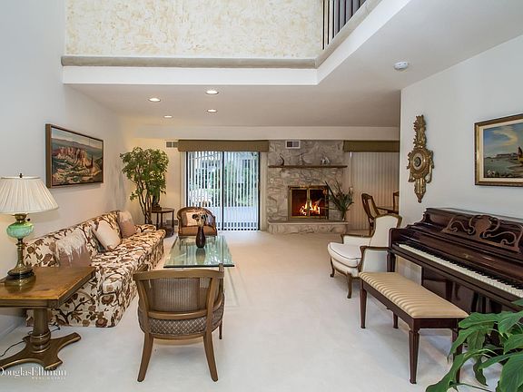 3rd image of 10 Village Ln