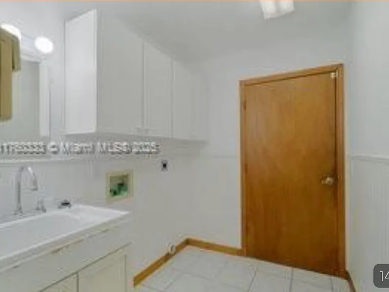 242 SE Duval Ave — Photo 3