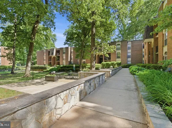 3354 Woodburn Rd APT 12, Annandale, VA 22003