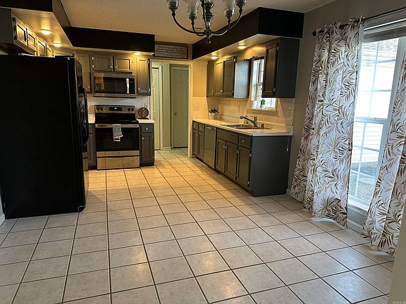 4th image of 2213 Sheffield Dr