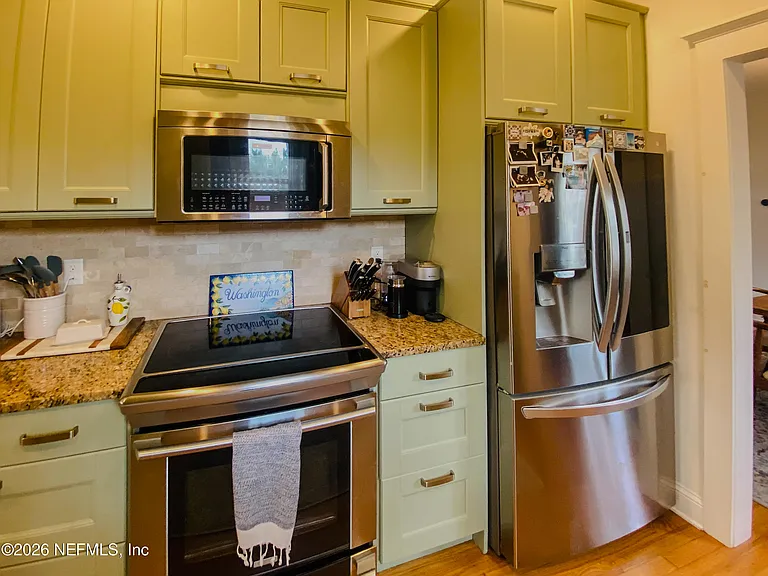 1592 Glendale St — Photo 15