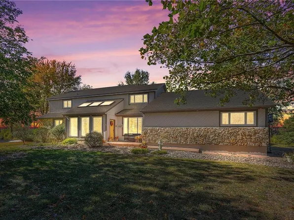 15422 Long St, Overland Park, KS 66221