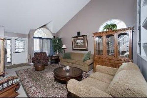 3rd image of 2473 Carlton Dr