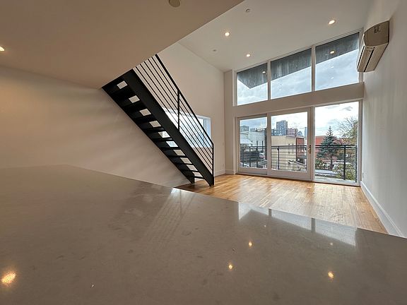 3rd image of 11-42 31st Ave #2B