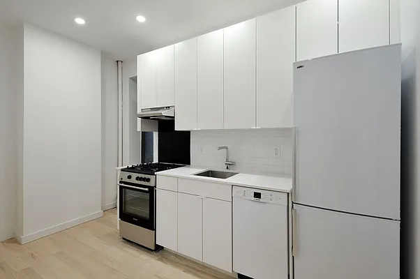 Rented by Aether Property Group | media 17