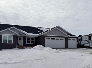 13676 Redwood Way NW, Williston, ND 58801